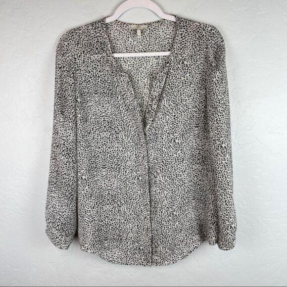 Joie Purine 100% Silk Button Down Blouse White Leopard Print Split Neck Sz Small - Picture 3 of 10